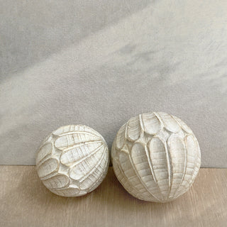 Rustic Elegance – Hand-Carved Wooden Decor Balls