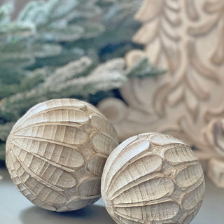 Rustic Elegance – Hand-Carved Wooden Decor Balls